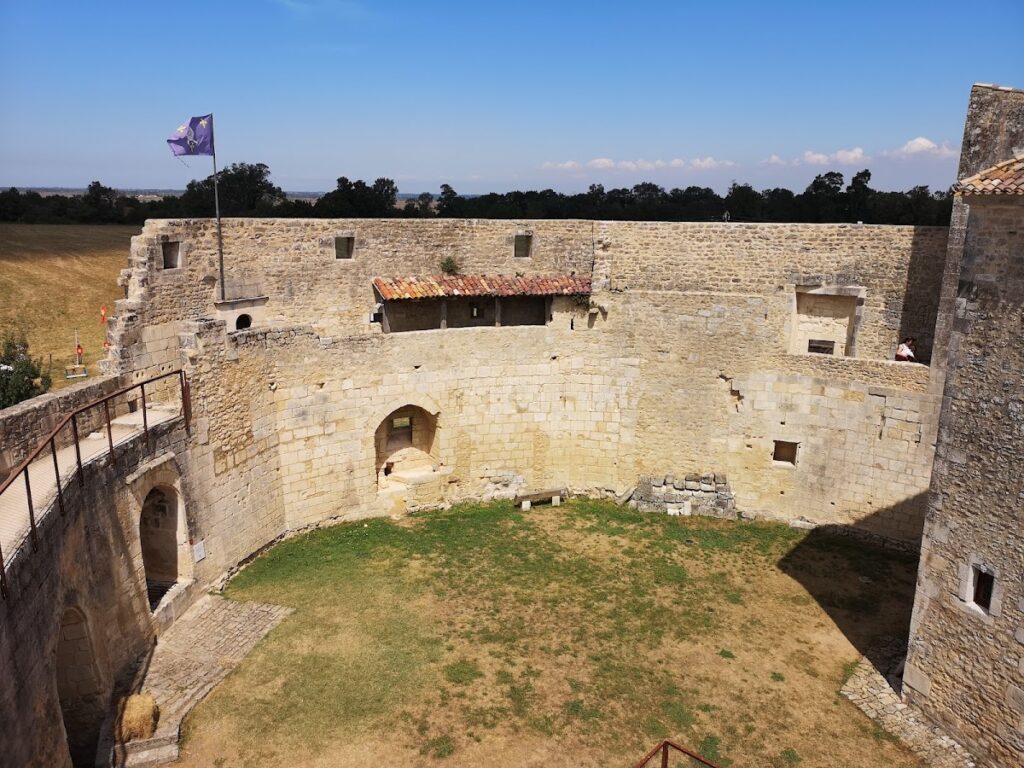Château de Saint-Jean-d'Angle: A Fortified Castle Protecting the Salt Marshes 3 Château de Saint-Jean-d'Angle