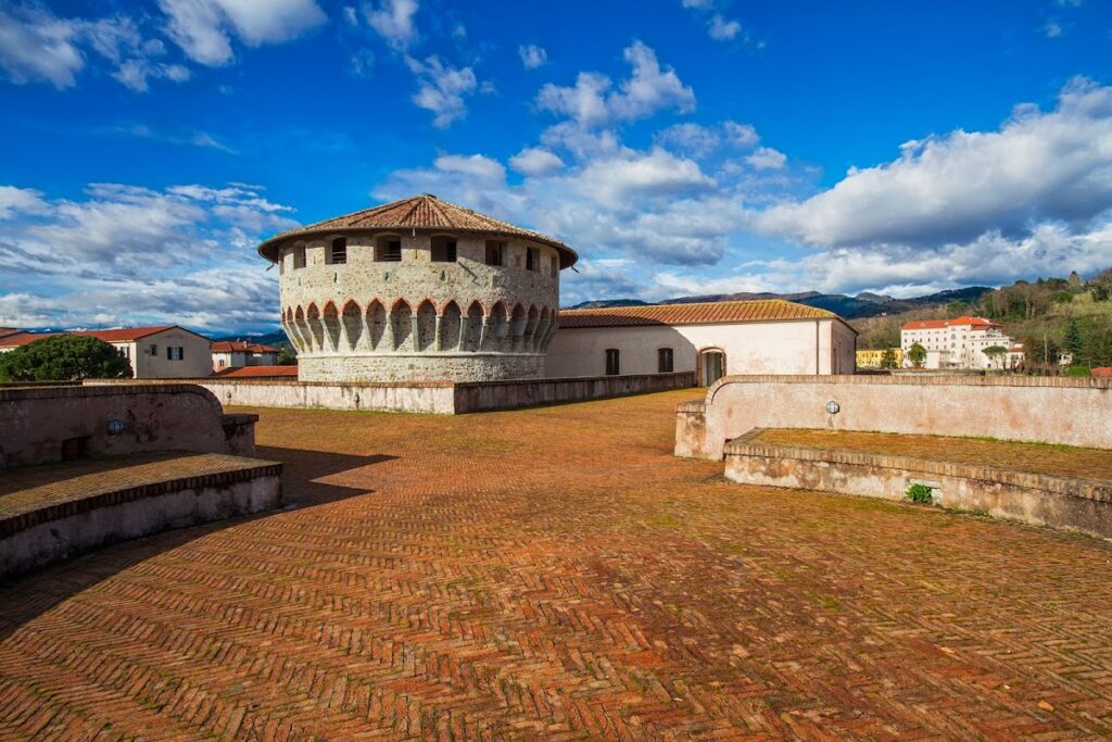 Fortezza di Firmafede: A Historic Military Fortress in Sarzana, Italy 1 Fortezza di Firmafede
