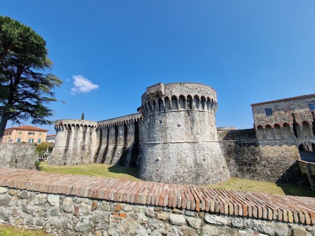 Fortezza di Firmafede: A Historic Military Fortress in Sarzana, Italy 2 Fortezza di Firmafede