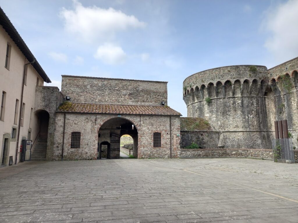 Fortezza di Firmafede: A Historic Military Fortress in Sarzana, Italy 3 Fortezza di Firmafede