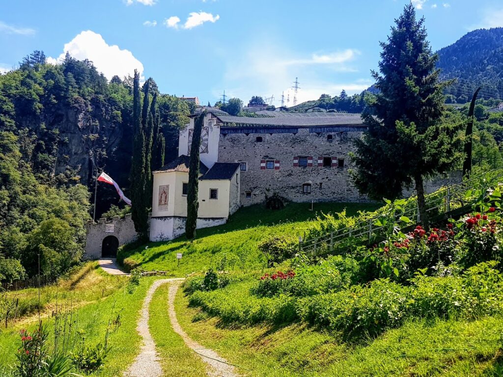 Braunsberg Castle: A Medieval Hill Castle in Italy 2 Braunsberg Castle