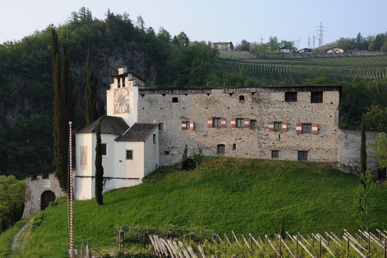 Braunsberg Castle: A Medieval Hill Castle in Italy