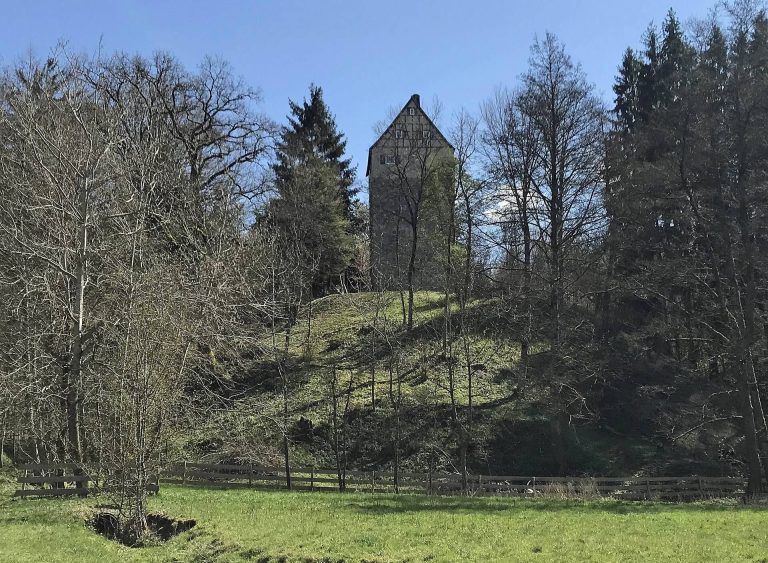 Turmhügelburg Leinroden: A Medieval Residential Tower Castle in Germany