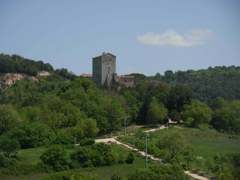 Castello di Montarrenti: A Medieval Mining Castle in Italy 3 Castello di Montarrenti