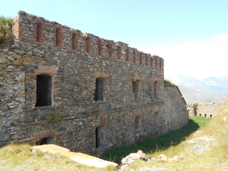 Fort Tabourde: A Mountain Pass Fortification in France