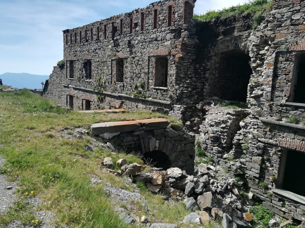 Fort Tabourde: A Mountain Pass Fortification in France 2 Fort Tabourde