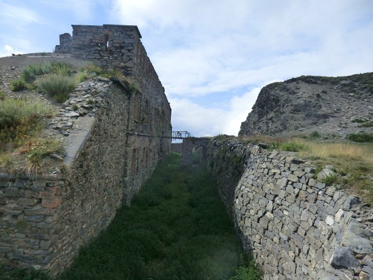 Fort Tabourde: A Mountain Pass Fortification in France