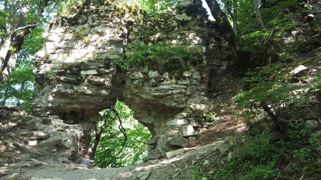 Galarsan-Gorarsan: A Medieval Fortress near Sheki, Azerbaijan 4 Galarsan-Gorarsan