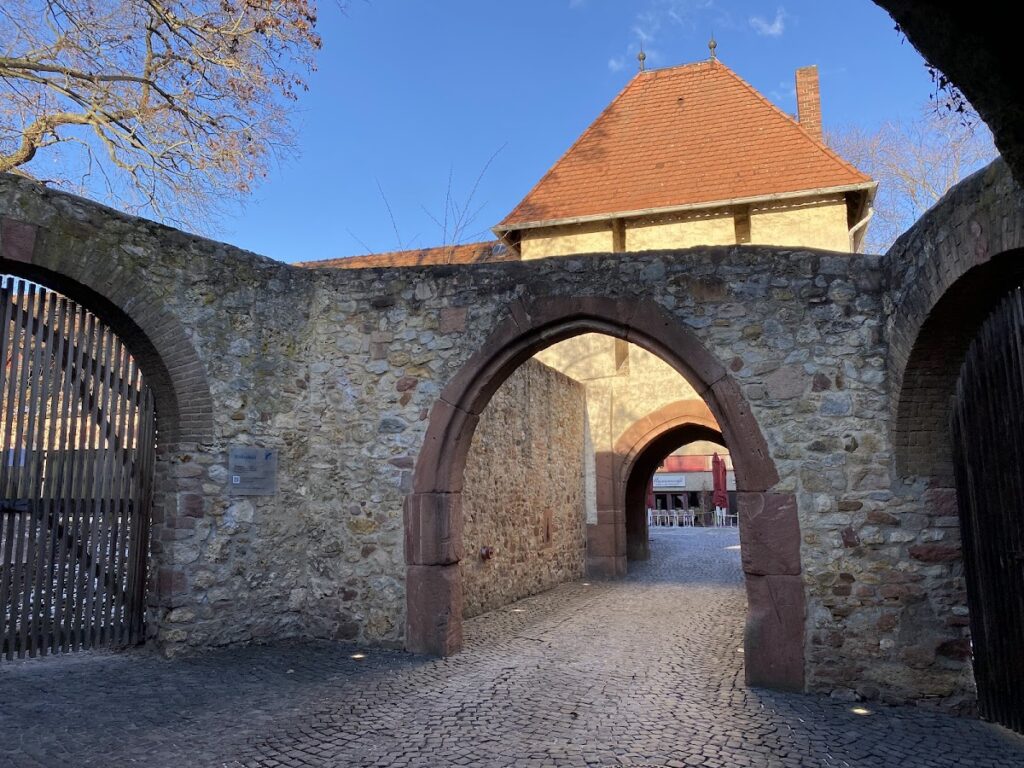 Festung Rüsselsheim: A Former Fortress in Germany 4 Festung Rüsselsheim