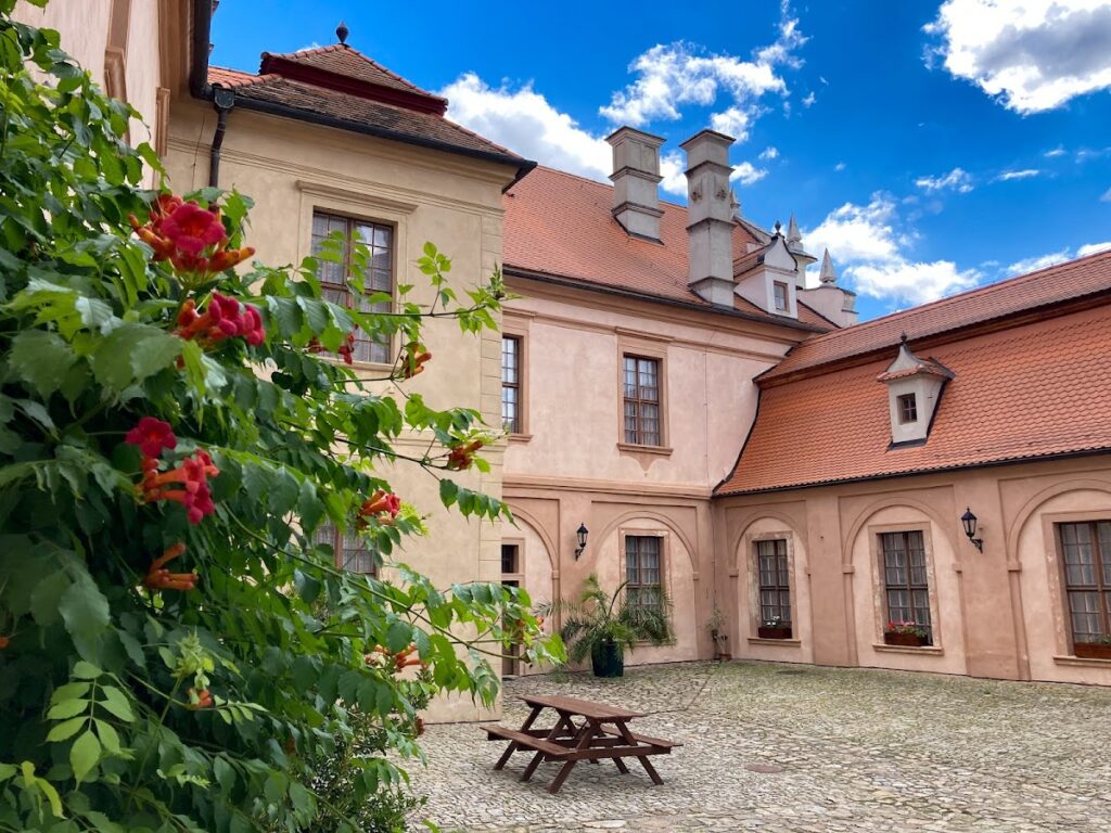 Jevišovice Castle: A Medieval Castle Site in Czechia 4 Burg Jevišovice