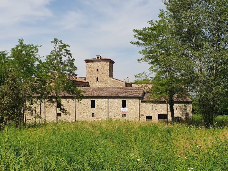 Torre Rizzi: A Medieval and Renaissance Fortified Residence in Italy