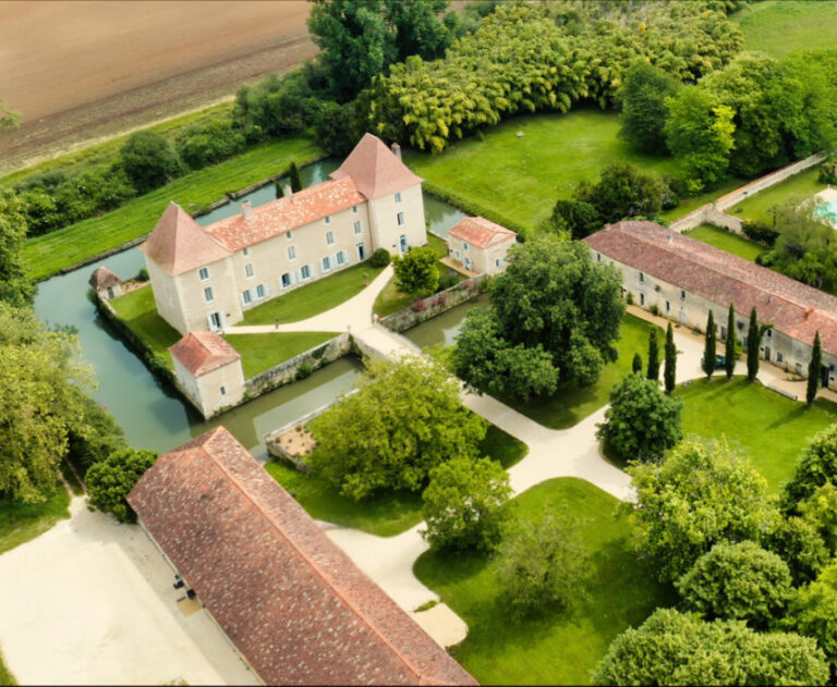 Château de la Mothe: A Fortified Residence in France