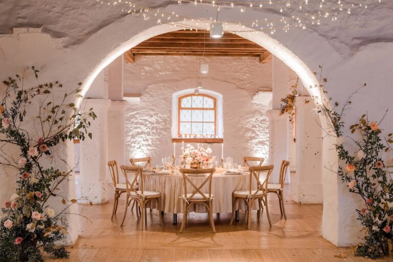 Schloss Ehrenfels, Hayingen: Baroque former monastic residence on a medieval fortress site
