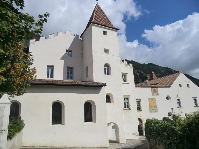 Schlandersburg: A Renaissance Aristocratic Residence in Italy