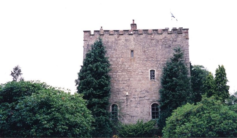 Closeburn Castle: A Medieval Tower House in Scotland 1 Closeburn Castle