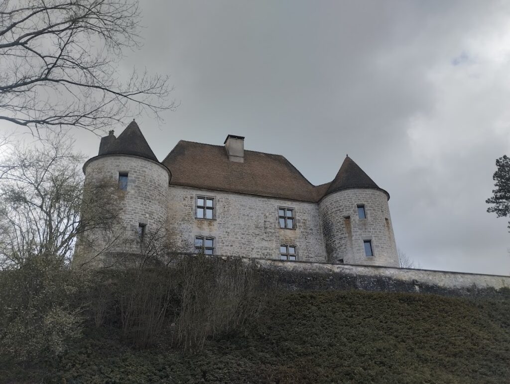 Mutigney Castle: A Fortified Seigneurial Residence in France 1 Château de Mutigney