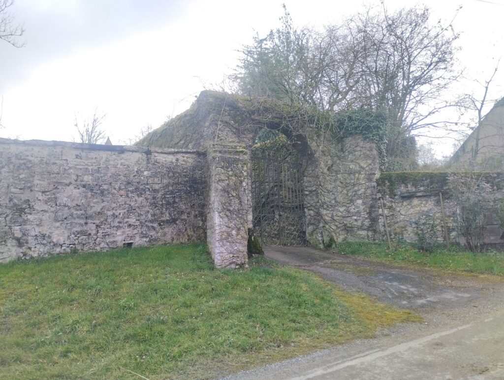 Mutigney Castle: A Fortified Seigneurial Residence in France 2 Château de Mutigney