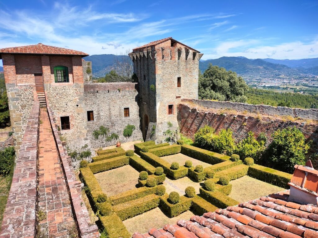 Fortezza del Cerruglio: Medieval and Renaissance Fortress of Montecarlo 1 Fortezza del Cerruglio