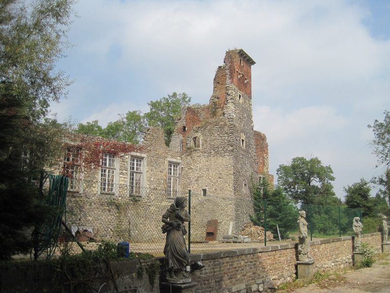 Aische Castle: A Medieval Castle Estate in Belgium