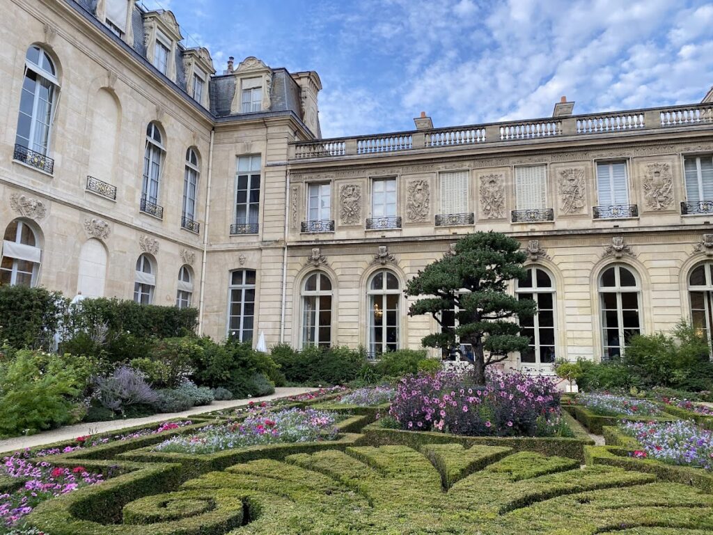 Élysée Palace: The Presidential Residence of France 3 Élysée Palace