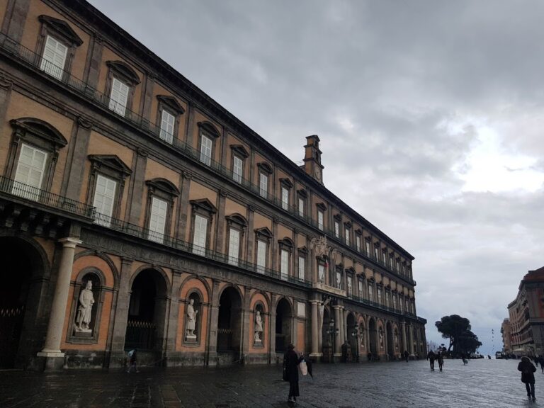 Royal Palace of Naples: A Viceroyal and Bourbon Court Residence in Italy