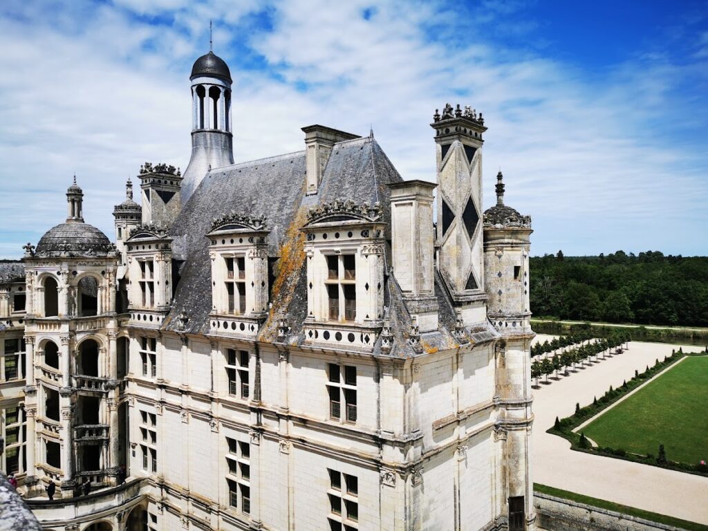 Château de Chambord: A French Renaissance Royal Hunting Palace 1 Château de Chambord