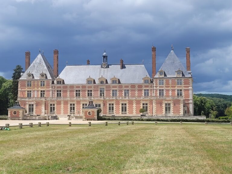 Château de Rosny-sur-Seine: A Louis XIII-Style Residence of the Dukes of Sully