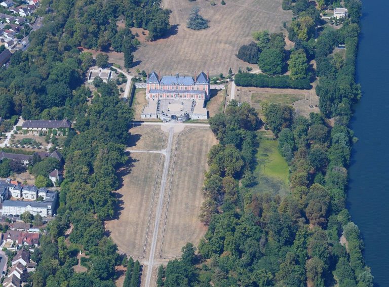Château de Rosny-sur-Seine: A Louis XIII-Style Residence of the Dukes of Sully