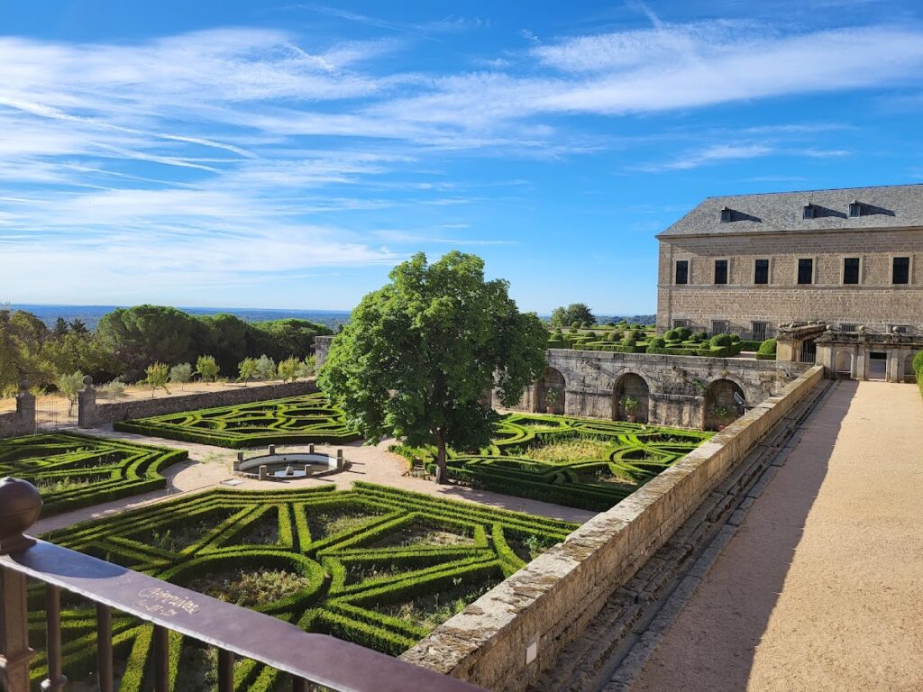 Royal Monastery of San Lorenzo de El Escorial: Royal Monastery-Palace Complex in Spain 4 Royal Monastery of San Lorenzo de El Escorial