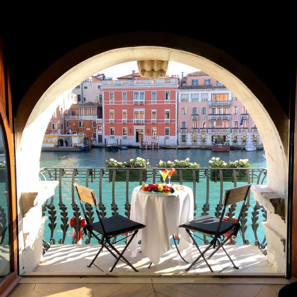 Palazzo Barbarigo della Terrazza: A Sixteenth-Century Venetian Palace 1 Palazzo Barbarigo della Terrazza