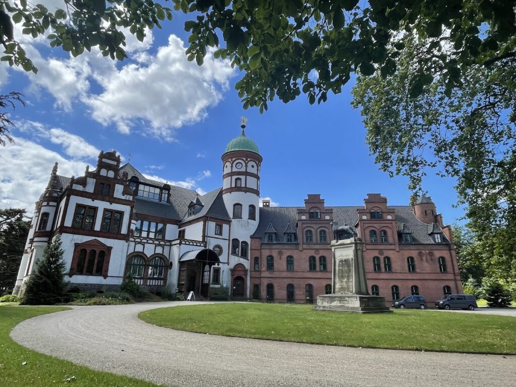 Schloss Wiligrad: A Neo-Renaissance Ducal Residence in Germany 1 Schloss Wiligrad