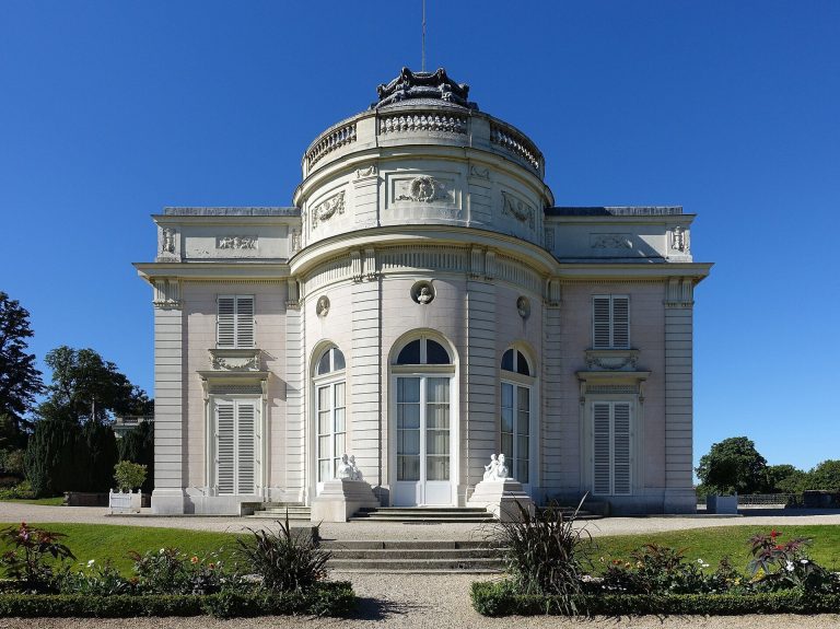 Château de Bagatelle: A Neoclassical Pleasure Pavilion in Paris