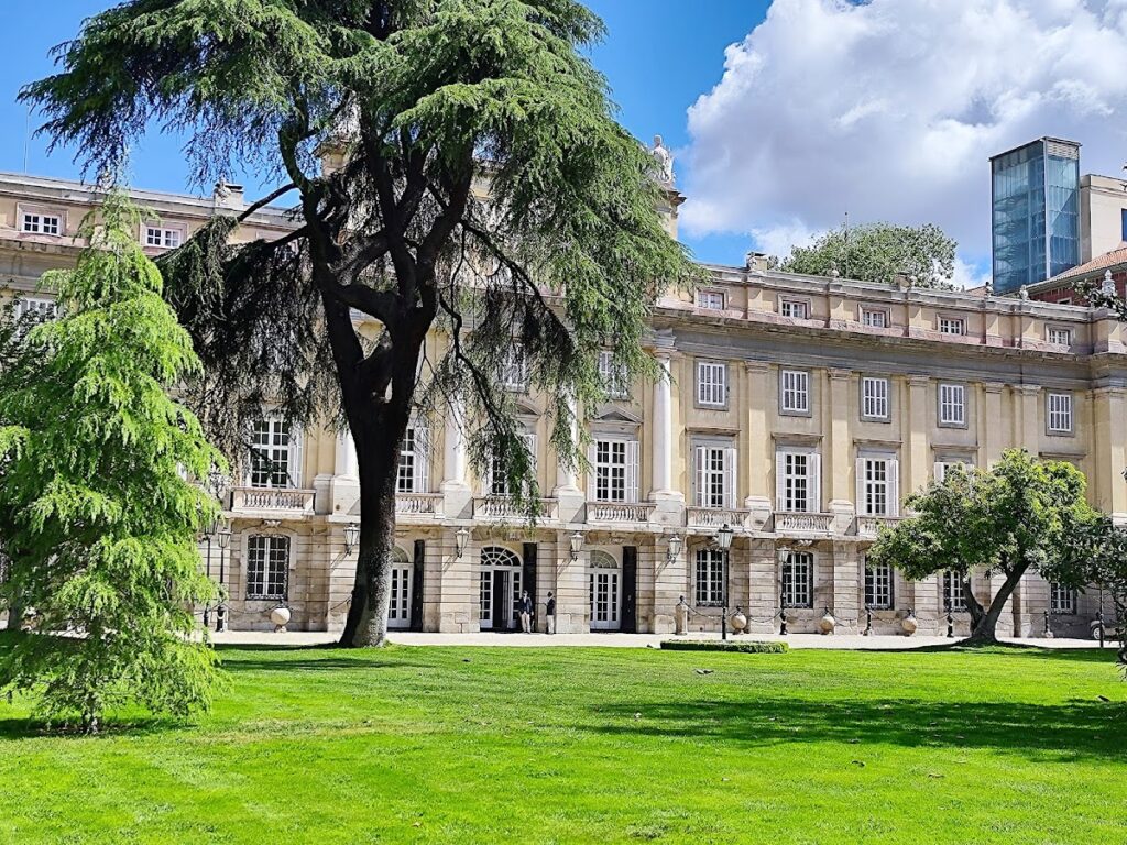 Liria Palace: The Madrid Residence and Collections of the House of Alba 2 Liria Palace