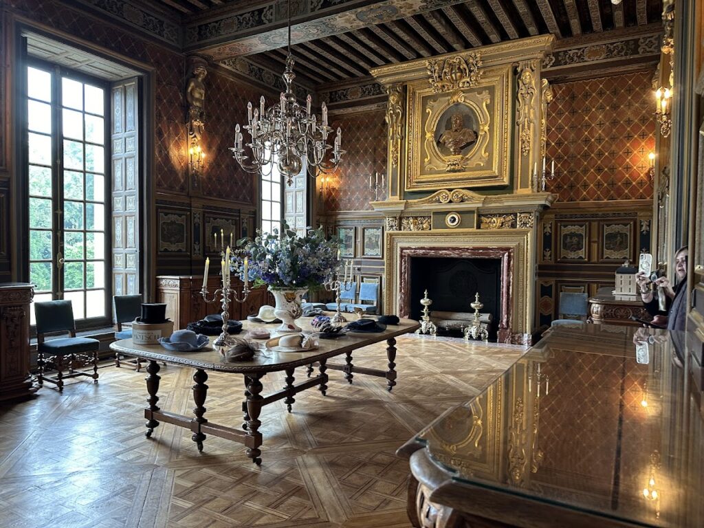 Château de Cheverny: A Seventeenth-Century Loire Château in France 2 Château de Cheverny