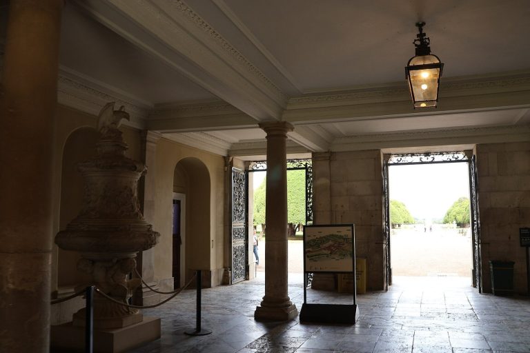 Hampton Court Palace: Tudor and Baroque Royal Residence