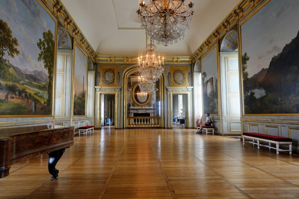Château de Maisons: A Landmark of Seventeenth-Century French Architecture 2 Château de Maisons