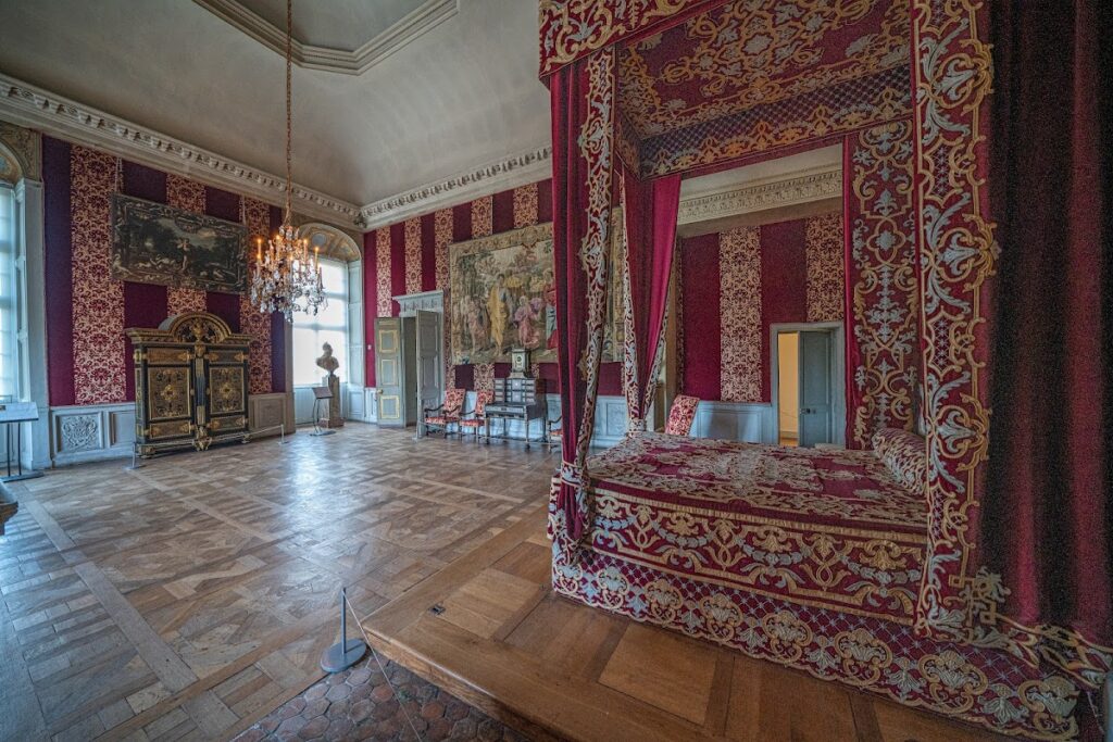 Château de Maisons: A Landmark of Seventeenth-Century French Architecture 3 Château de Maisons