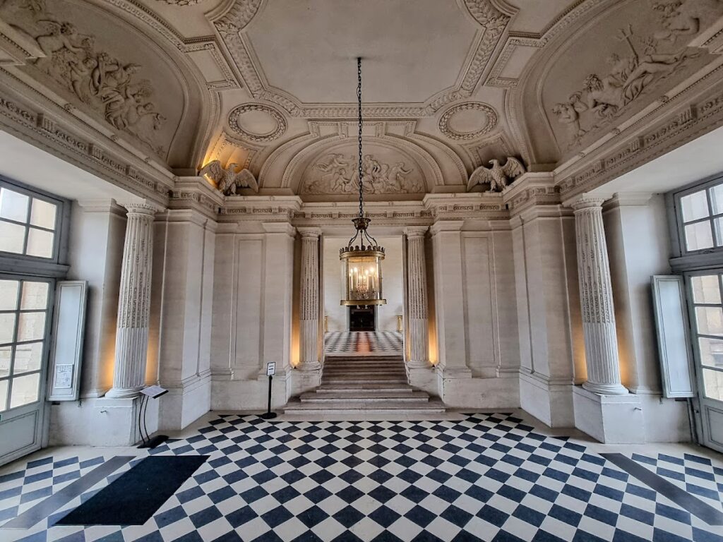 Château de Maisons: A Landmark of Seventeenth-Century French Architecture 4 Château de Maisons