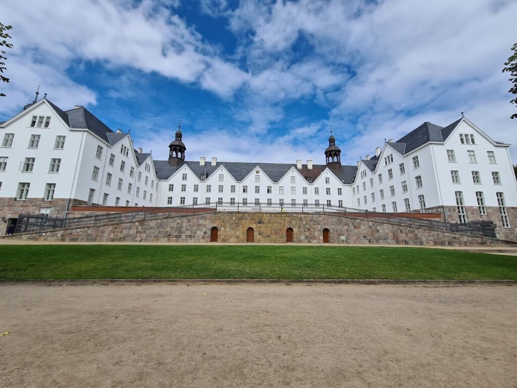 Plön Castle: The Ducal Residence and Academy in Germany 3 Plön Castle