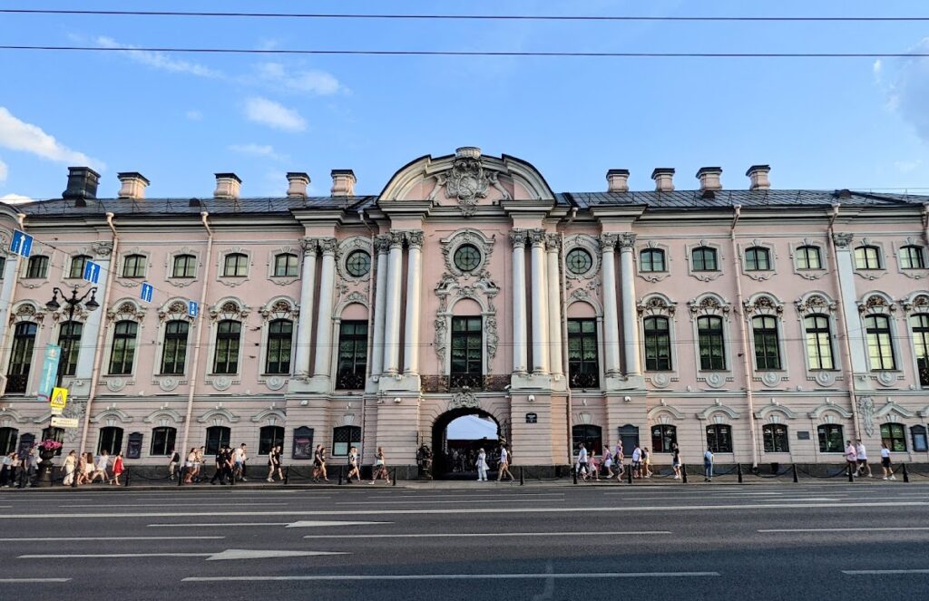 Stroganov Palace: An Imperial-Era Urban Residence in Saint Petersburg 1 Stroganov Palace