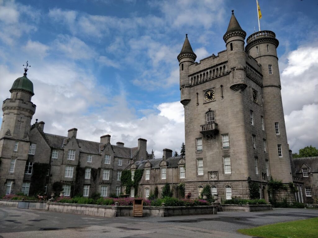 Balmoral Castle: A Victorian Scots Baronial Country House 2 Balmoral Castle