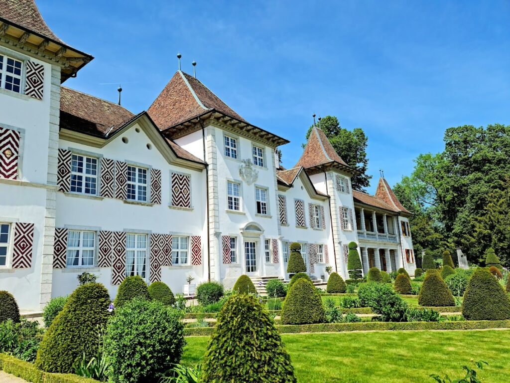 Waldegg Castle with gardens and outbuildings
