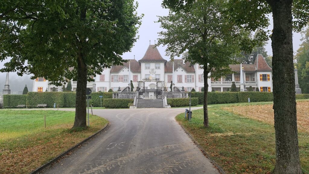 Waldegg Castle with gardens and outbuildings