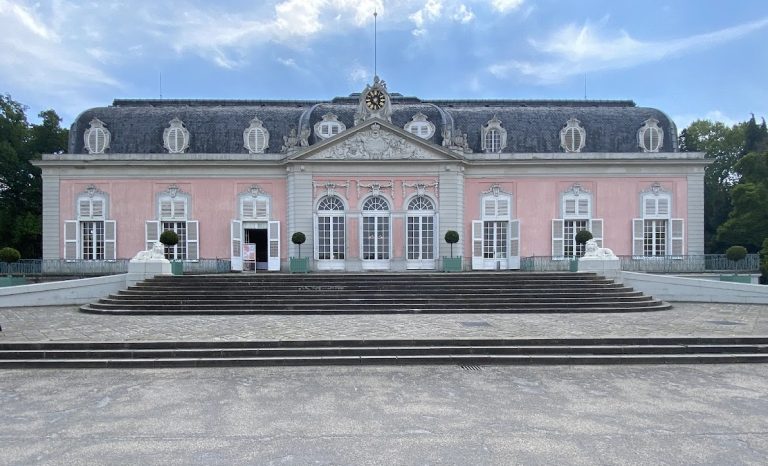 Benrath Palace: A Baroque Summer and Hunting Residence in Düsseldorf
