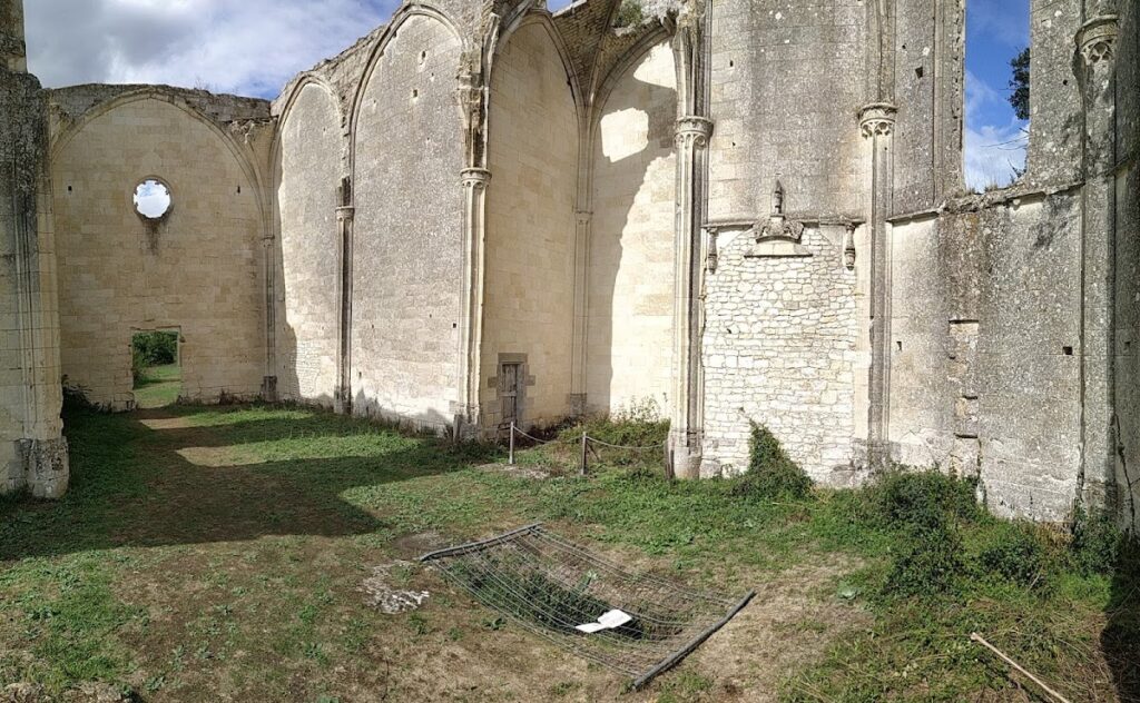 Collégiale des Roches-Tranchelion: A Collegiate Church and Castle Ruins in France 5 Collégiale des Roches-Tranchelion