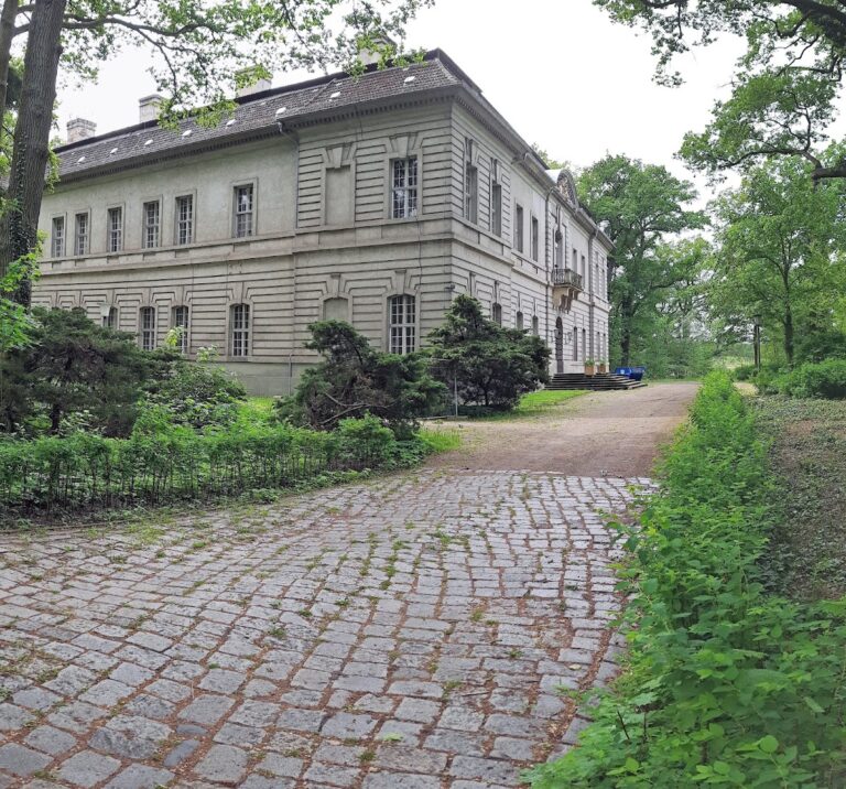 Schloss Kossenblatt: A Prussian Royal Hunting Lodge and Retreat