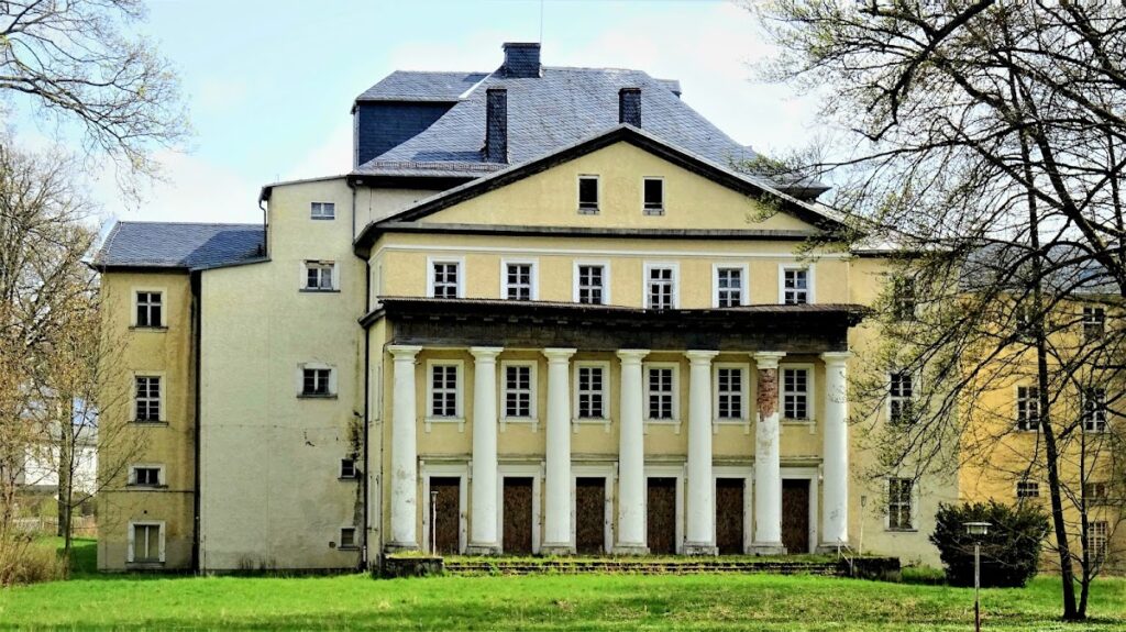 Schloss Ebersdorf: Residence of the Counts of Reuss-Ebersdorf 1 Schloss Ebersdorf