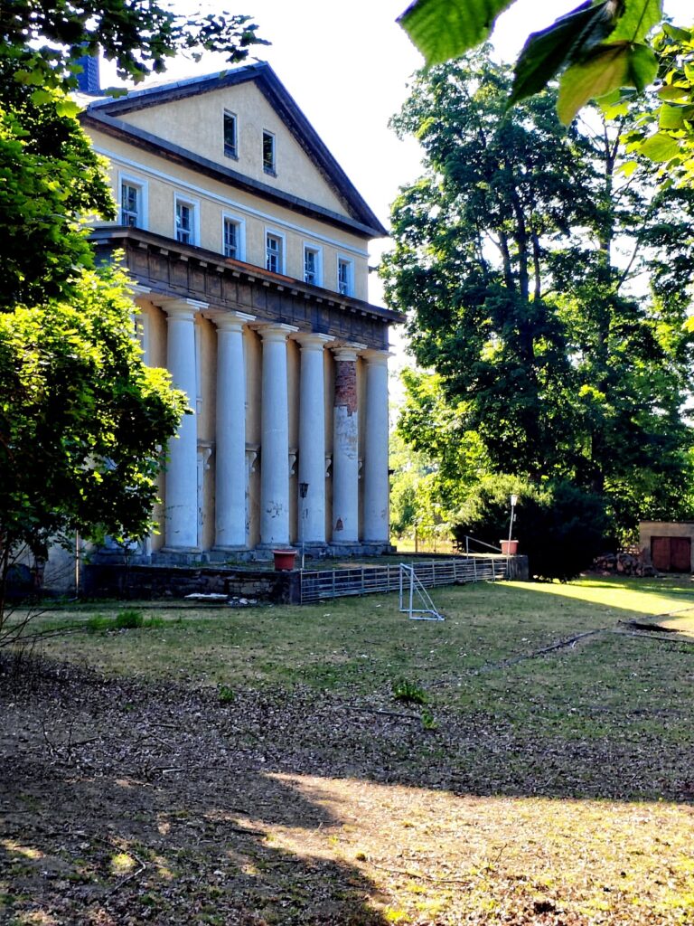 Schloss Ebersdorf: Residence of the Counts of Reuss-Ebersdorf 2 Schloss Ebersdorf