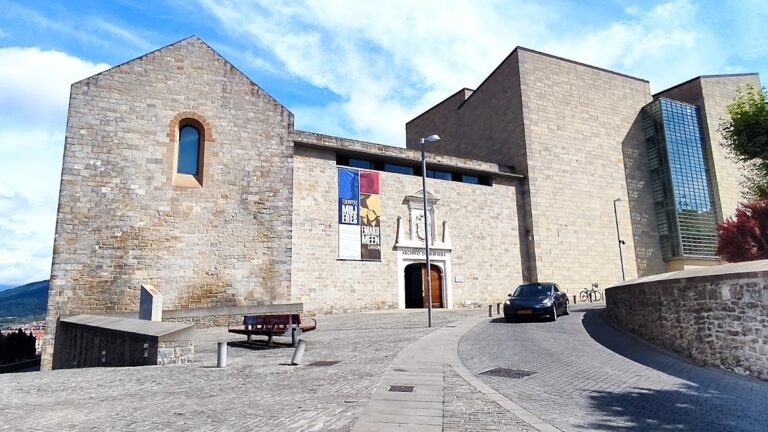 Palace of the Kings of Navarre, Pamplona: Royal Palace and Historical Archive