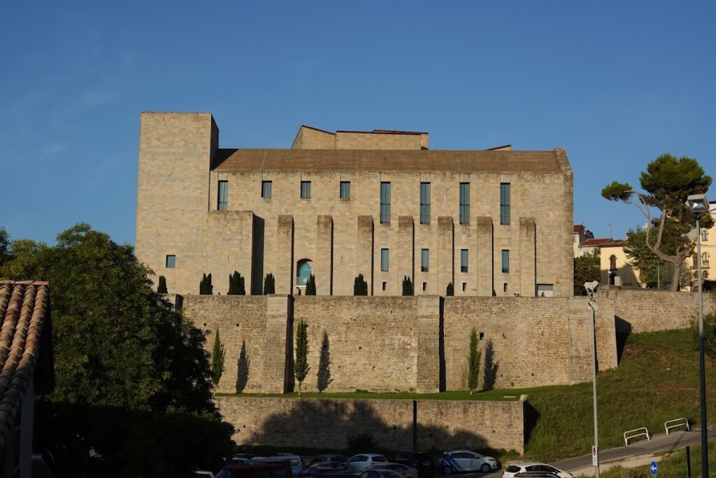 Palace of the Kings of Navarre: A Royal Residence and Archive in Pamplona 2 Palace of the Kings of Navarre